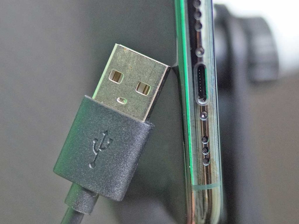 USB Stecker passt leider nicht zum iPhone oder iPad mit Lightning Buchse