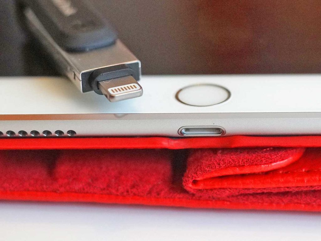 SanDisk iXpand Go verbindet USB mit Lightning von iPad oder iPhone